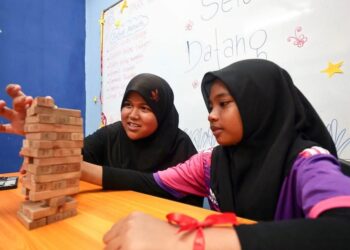 PERLUNYA penglibatan aktif semua pihak, termasuk komuniti dalam menjadi ‘mata dan telinga’  kerajaan dan pihak berkuasa. – GAMBAR KPWKM