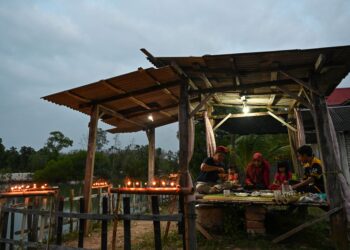 GUNA satu mentol lampu besar jika memerlukan lebih pencahayaan berbanding mentol bersaiz kecil tetapi banyak bilangannya.