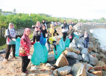 KHIDMAT masyarakat harus terus digalakkan bagi  melatih generasi muda agar tidak hanya cemerlang dalam akademik tetapi bertanggungjawab kepada masyarakat dan negara.
