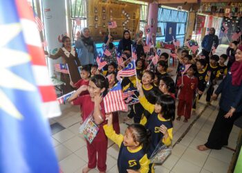 ADAKAN inisiatif menyemai nilai patriotik sejak awal usia menerusi pendekatan ceria dan interaktif. –  GAMBAR UPM/MUHAMMAD NAJMAN SALEH