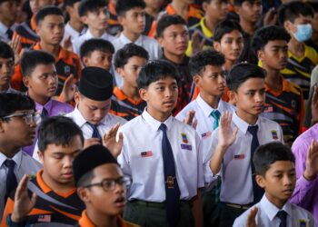 PENETAPAN had umur sahaja tidak mencukupi sekiranya tidak disertai bersama program pendidikan literasi digital.