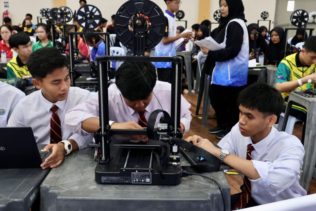 Tingkat minat, bakat belia dalam bidang sains dan teknologi