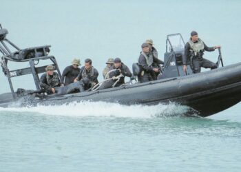 Anggota Paskal beraksi dalam satu latihan menyusup ke kawasan musuh.
