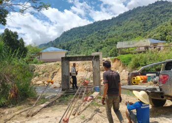 KERJA-kerja pembinaan jambatan Pos Balar, Gua Musang, Kelantan berjalan lancar ketika ini dan dijangka siap lebih awal.