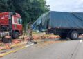 KEADAAN kemalangan melibatkan tiga buah lori di KM 372.1 Lebuh Raya Utara-Selatan arah Selatan di Slim River hari ini. - UTUSAN/IHSAN JBPM PERAK