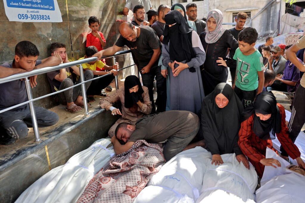 33 1 israel stop aid pix