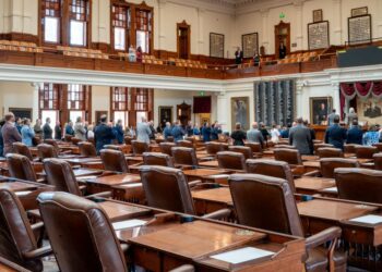 PULUHAN kerusi ahli-ahli Demokrat kosong ketika Dewan Perwakilan bersidang untuk mengundi pelan persempadanan semula di Capitol Negeri di Austin, Texas kelmarin.-AFP