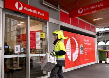 AUSTRALIA Post turut menyertai deretan negara yang menggantung beberapa penghantaran bungkusan ke AS bermula kelmarin.-AFP