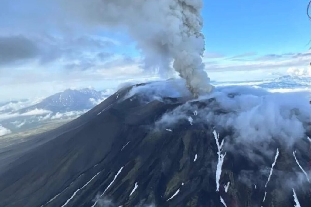 Gunung berapi di Russia meletus selepas 475 tahun