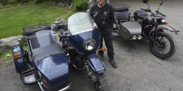 MARK Warren bergambar dengan motosikalnya. - AGENSI
