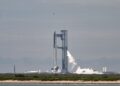 UJIAN penerbangan roket mega Starship yang dijadualkan semalam ditangguhkan selepas mengesan masalah teknikal pada sistem sokongan darat. – AFP
