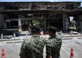 ATASE tentera dan diplomat 23 negara melawat kawasan yang terkena serangan artileri Kemboja, semasa lawatan media anjuran Tentera Diraja Thailand serta Kementerian Luar Negeri di wilayah sempadan Sisaket, kelmarin.- AFP