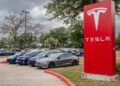 MAHKAMAH mengarahkan Tesla membayar pampasan RM1.4 bilion kepada keluarga mangsa terkorban dan seorang mangsa terselamat.- AFP