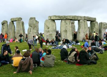 LEMBU kemungkinan digunakan untuk mengangkut bongkah batu biru dari Wales ke tapak Stonehenge. – AFP