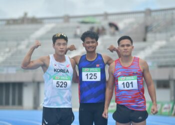 DANISH Iftikhar Muhammad Roslee (tengah)
menjuarai acara 100 meter (m) lelaki di Kejohanan Olahraga Terbuka Malaysia di Stadium Tuanku Syed Putra, Kangar, Perlis hari ini.-UTUSAN/IZLIZAN OTHMAN