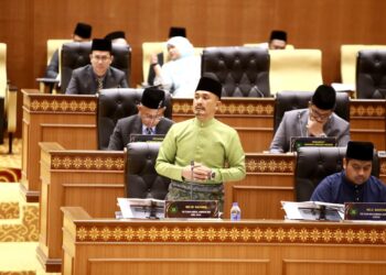 ASRUL Aimran Abd Jalil ketika berucap dalam sesi sidang DUN Perlis di Kompleks DUN, Kangar, Perlis hari ini.-UTUSAN/ADIB AKHYAR