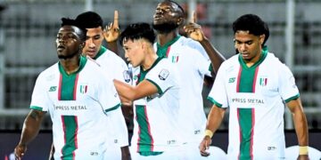 PEMAIN Kuching City FC meraikan kejayaan mereka menumpaskan Kelatan TRW 4-0 dalam aksi pembukaan Liga Super 2025/2026.- IHSAN MFL
