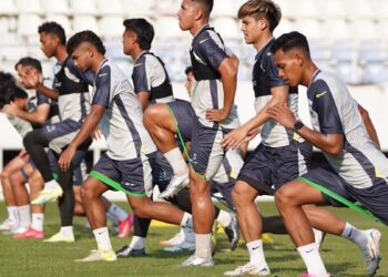 BARISAN pemain Terengganu FC menjalani sesi latihan di Stadium Sultan Mizan Zainal Abidin, Gong Badak sebagai persiapan untuk berdepan Penang FC dalam aksi pembukaan Liga Super musim 2025/2026 di Stadium Bandaraya di Pulau Pinang, esok.- IHSAN TFC