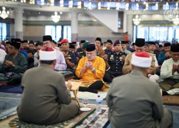 SULTAN IBRAHIM menitahkan semua masjid dan surau di Johor melaksanakan solat hajat serta doa selamat.-GAMBAR ROYAL PRESS OFFICE