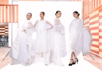 DRAPING pada rona putih menyerlahkan keanggunan.