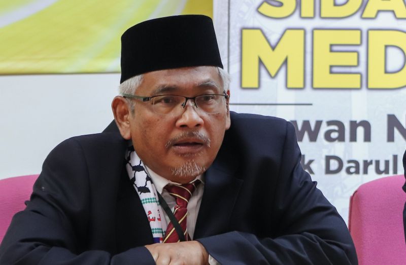 Cabar Anwar bubar Parlimen mengarut – Aziz Bari 1 ABDUL AZIZ BARI re