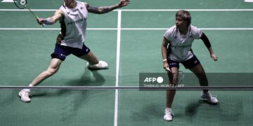 DALAM perlawanan akhir, esok, Tang Jie-Ee Wei bakal menghitung pertemuan dengan beregu No. 2 dunia, Jiang Zhen Bang-Wei Ya Xin dari China untuk perhitungan akhir di di Adidas Arena, Paris.-AFP