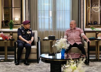 SULTAN Ibrahim berkenaan menerima menghadap Mohd. Khalid di Istana Bukit Tunku, Ibu Negara.-FB SULTAN IBRAHIM SULTAN ISKANDAR
