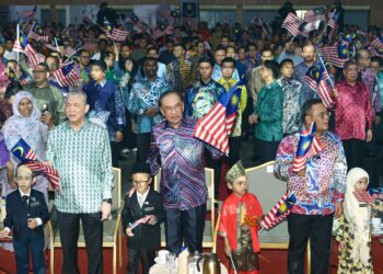 ANWAR Ibrahim pada Majlis Amanat Perdana Sempena Sambutan Hari Kebangsaan 2025 di Dewan A MAEPS di sini, hari ini. - UTUSAN/ISKANDAR ISHAK