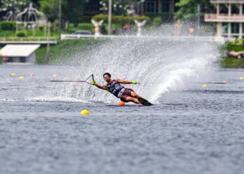 Aydan Saisi sewaktu beraksi dalam acara wakeboard lelaki bawah 14 tahun pada Kejohanan Ski Air dan Wake Malaysia 2025 di Kompleks Sukan Waterfront, Putrajaya, hujung minggu lalu.