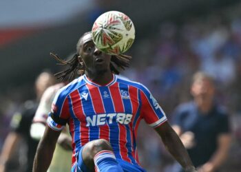 Arsenal akhirnya berjaya memintas Tottenham untuk mendapatkan pemain Crystal Palace, Eberechi Eze bagi menguatkan jentera serangan The Gunners. - AFP