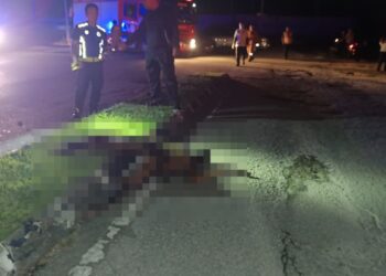 SEORANG wanita maut selepas dipercayai membakar diri berhampiran sebuah pusat membeli belah di Klebang di Ipoh semalam.