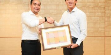 ONN Hafiz Ghazi mengadakan pertemuan dengan Jeffrey Siow pada hari ketiga lawatan rasmi beliau ke Singaura semalam.
