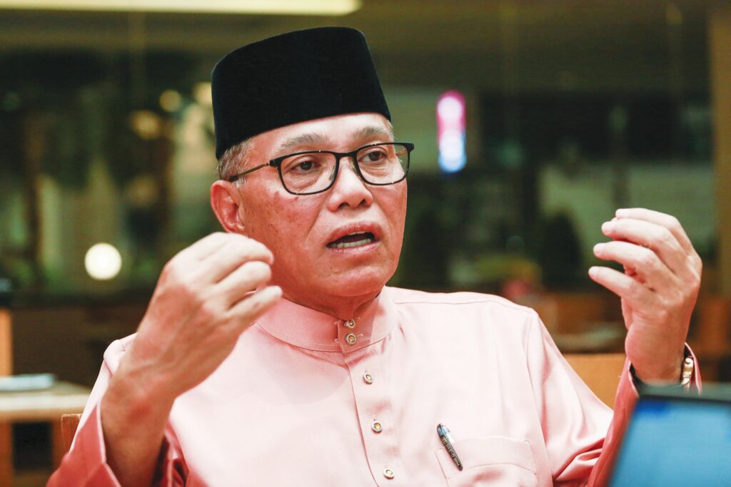 Pahang rekod kutipan hasil lebih RM700 juta – Wan Rosdy 1 BARU MB PAHANG 07