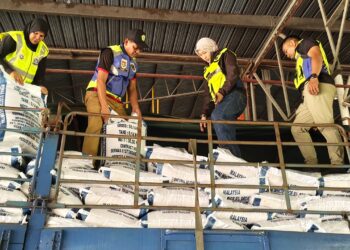 BERAS yang dirampas menerusi Op Pintas 2.0 di JRTB Gerik-Jeli di Gerik hari ini. - UTUSAN