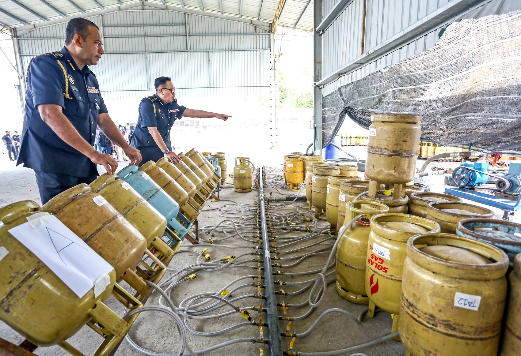 Stor haram seleweng LPG diserbu