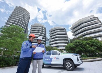 Dalam mengumumkan prestasi separuh pertama 2025 (1H 2025), Tenaga Nasional Berhad (TNB) menegaskan komitmennya terhadap pembangunan negara, memperkasa komuniti serta memberikan pulangan kepada pemegang saham, dengan mengumumkan dividen berjumlah RM1.5 bilion. Kebolehpercayaan kekal menjadi teras kepada misi ini, dengan pelaburan sebanyak RM5.2 bilion dalam projek yang menyokong pertumbuhan permintaan, kestabilan elektrik dan peralihan kepada tenaga lebih bersih