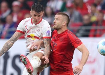 Manchester United sudah menawarkan bidaan rasmi sebanyak RM437 juta untuk mendapatkan bintang Slovenia, Benjamin Seko (kiri). - AFP