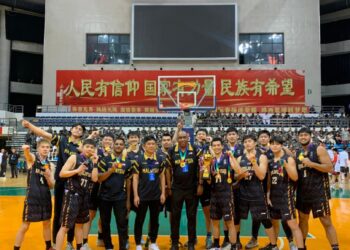 Pasukan bola keranjang lelaki Malaysia meraikan kejayaan menjuarai Kejohanan Jemputan Antarabangsa Heilongjiang ke-37.