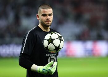 Lucas Chevalier akan menjalani pemeriksaan kesihatan lewat hari ini sebelum menandatangani kontraknya bersama juara Eropah itu. - AFP