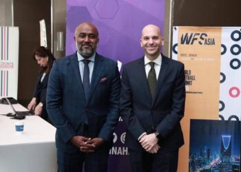 Christopher (kiri) bersama Pengarah Urusan dan pengasas bersama WFS, Jan Alessie.