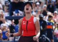 Alexandra Eala dari Filipina meraikan mata perlawanan menentang Clara Tauson dari DenmarK semasa perlawanan pusingan pertama perseorangan wanita Terbuka AS 2025 di Pusat Tenis Kebangsaan USTA Billie Jean King, New York City hari ini. - AFP