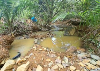 KEADAAN lokasi cari gali emas di kawasan anak sungai di Kampung Bukit Tasik Apal, Besut, Terengganu. – UTUSAN/WAN ZURATIKAH IFFAH WAN ZULKIFLI