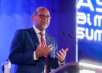 GOBIND Singh Deo ketika berucap pada Sidang Kemuncuk ASEAN AI Malaysia 2025 di Pusat Pameran dan Perdagangan Antarabangsa Malaysia (MITEC) Kuala Lumpur di sini, semalam. - UTUSAN/ISKANDAR I