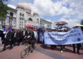 HAKIM sepatutnya metafsirkan undang-undang yang digubal oleh Parlimen, bukannya menggubal undang-undang daripada kerusi kehakiman.