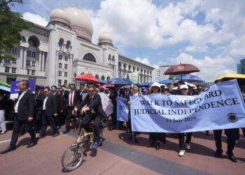 HAKIM sepatutnya metafsirkan undang-undang yang digubal oleh Parlimen, bukannya menggubal undang-undang daripada kerusi kehakiman.