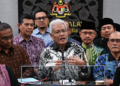 HAMZAH Zainudin (tengah) pada sidang media di Parlimen, hari ini.
