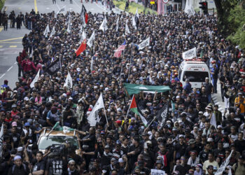 JALAN terbaik ialah mengambil langkah mendengar suara rakyat dan segera memperbaiki kelemahan.