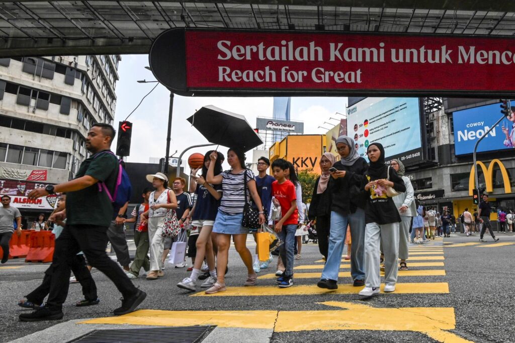Warga kota buat dua kerja sara hidup