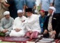 ANWAR Ibrahim (dua kanan) semasa
menghadiri Majlis Ramah Mesra bersama Pimpinan dan Penuntut Pusat Pengajian Pondok YIK  di Pusat  Pengajian Pondok Yayasan Islam Kelantan, Bachok, Kelantan-UTUSAN/KAMARUL BISMI KAMARUZAMAN.