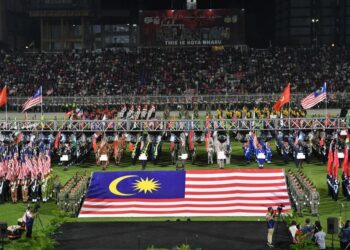 SAMBUTAN Ambang Merdeka dan Hari Kebangsaan Peringkat Negeri Kelantan berlangsung penuh meriah di Stadium Sultan Muhammad IV, Kota Bharu, Kelantan malam tadi-UTUSAN/KAMARUL BISMI KAMARUZAMAN.